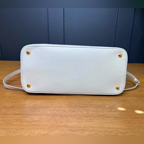 AUTH Prada Lux Promenade 2 way satchel in white Saffiano leather - Picture 3 of 13